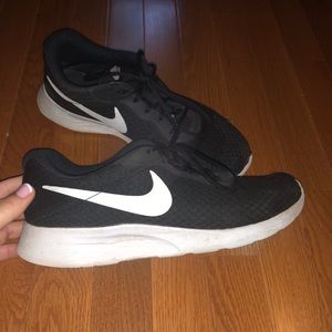 NIKE WOMENS RUNNING SHOES SIZE 9
